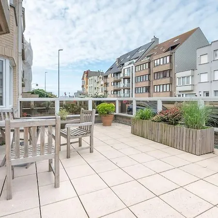Met Groot Terras Aan De Zee * Ostend